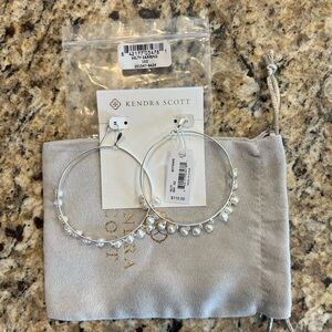 Kendra Scott Hilty Bright silver hoop earrings in pearl